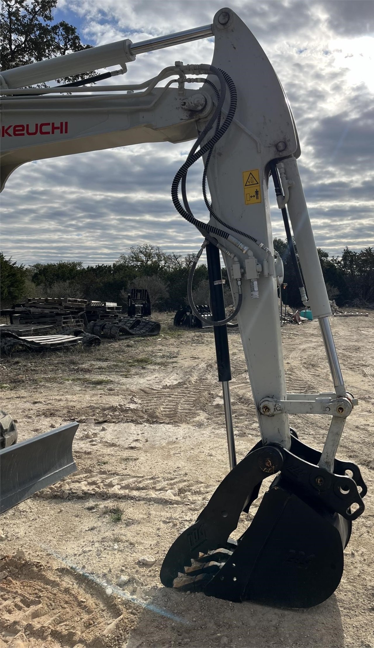 2023 TAKEUCHI TB260