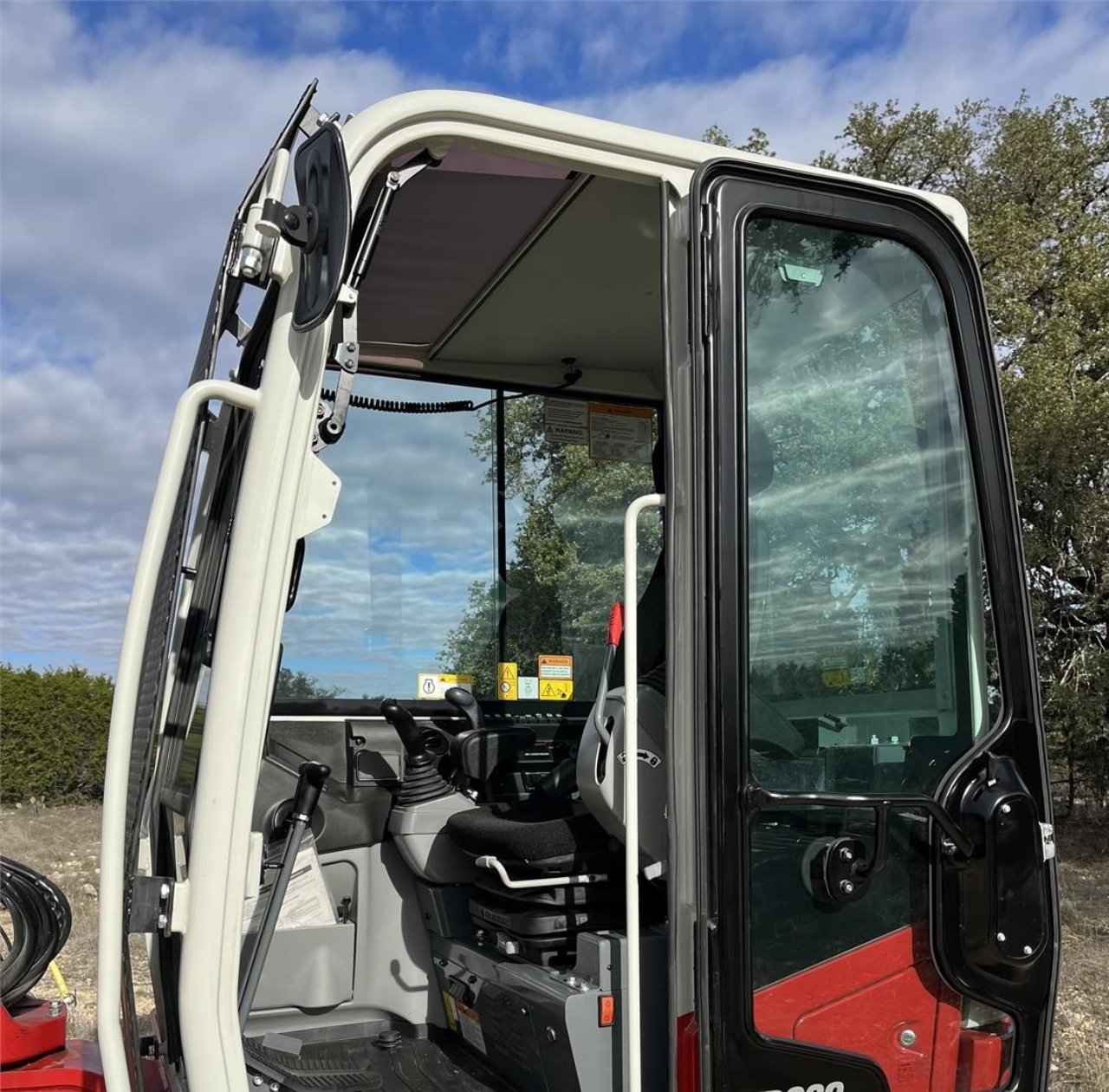 2023 TAKEUCHI TB260