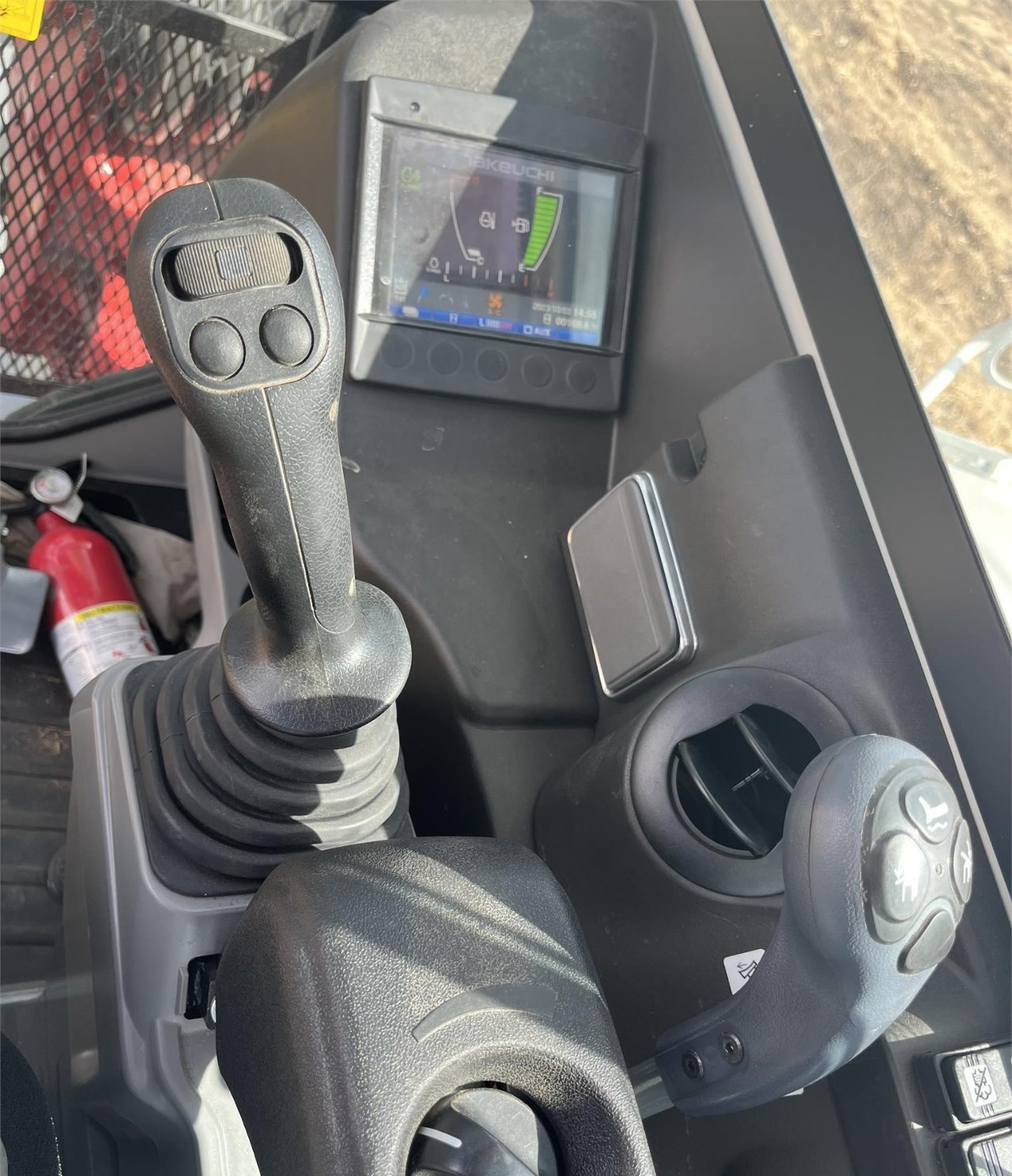 2023 TAKEUCHI TB260