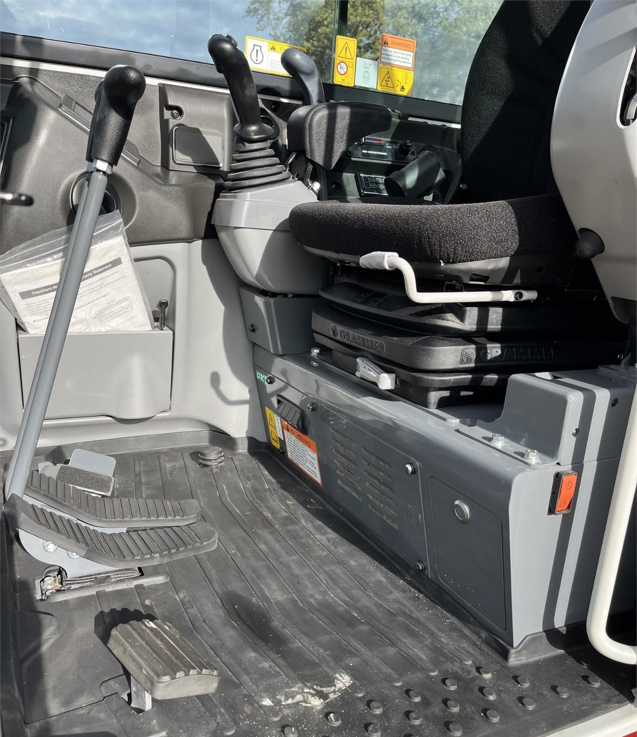 2023 TAKEUCHI TB260
