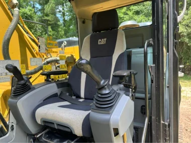 2018 CATERPILLAR 320FL