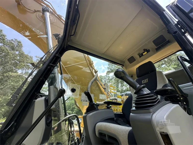 2018 CATERPILLAR 320FL
