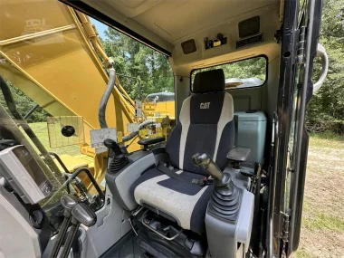 2018 CATERPILLAR 320FL