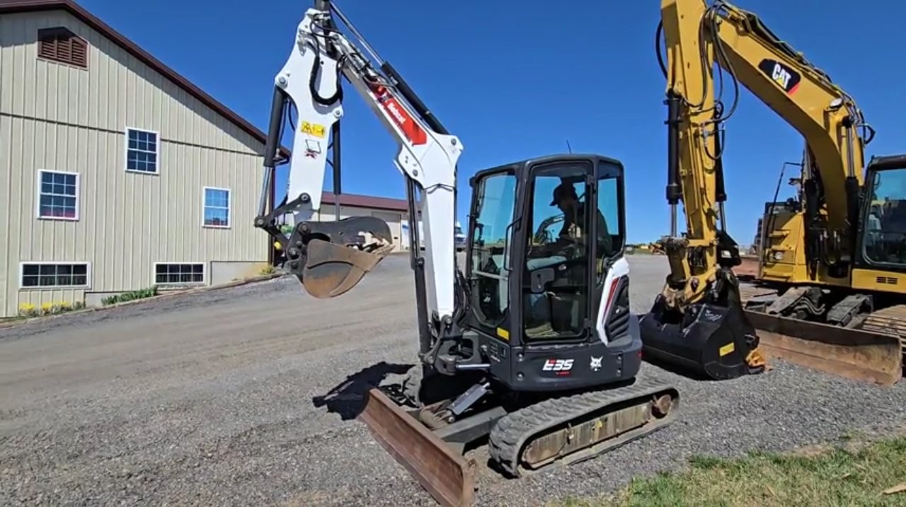 2022 BOBCAT E35R2