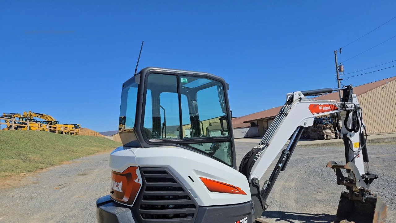 2022 BOBCAT E35R2