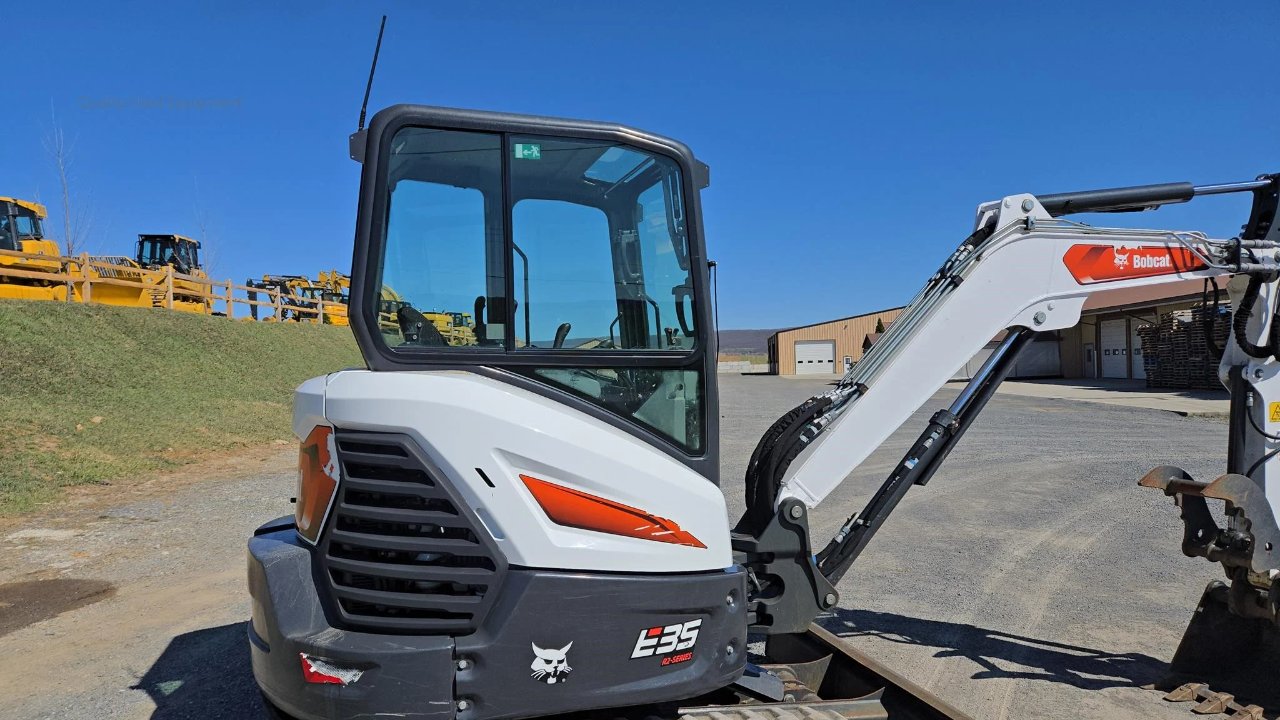 2022 BOBCAT E35R2
