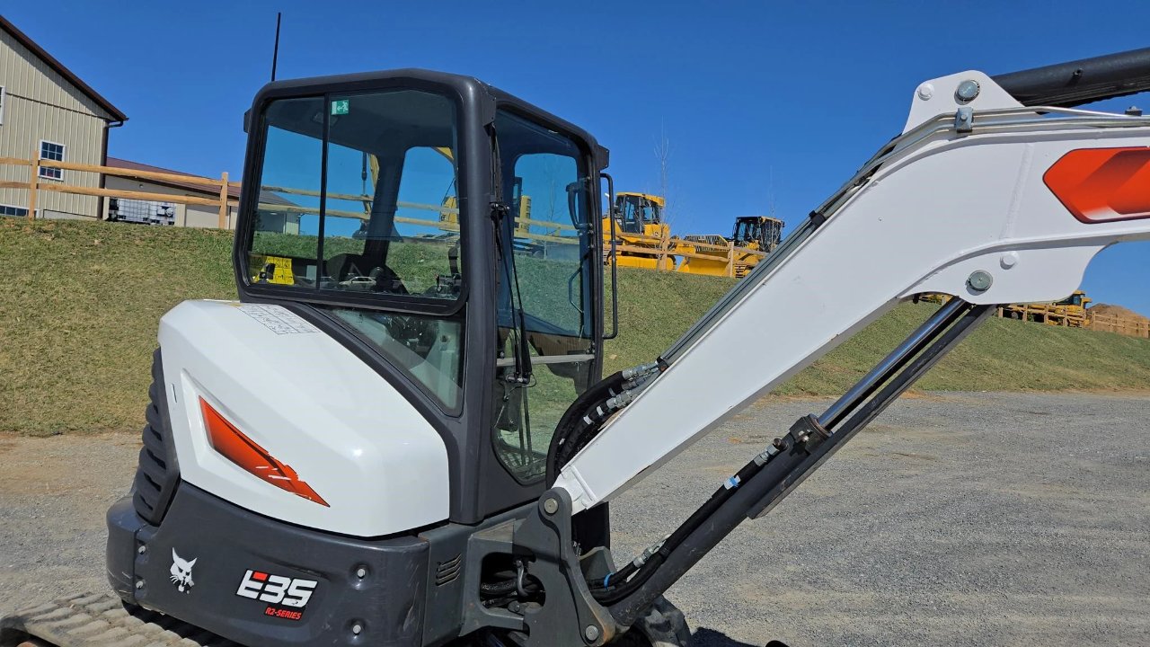 2022 BOBCAT E35R2