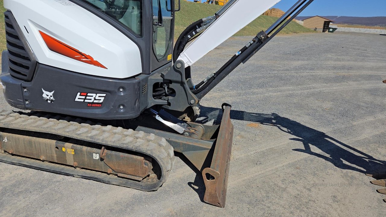 2022 BOBCAT E35R2