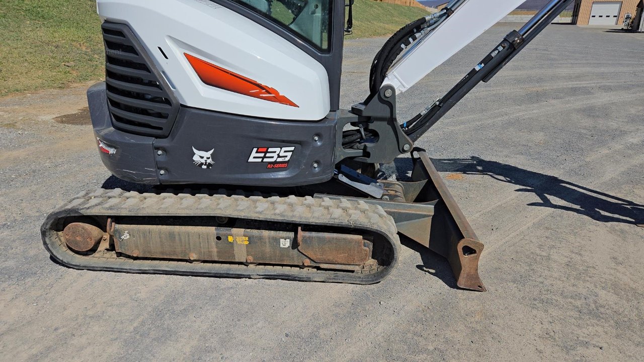 2022 BOBCAT E35R2